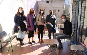 İYİ Parti’li kadınlar maske dağıttı