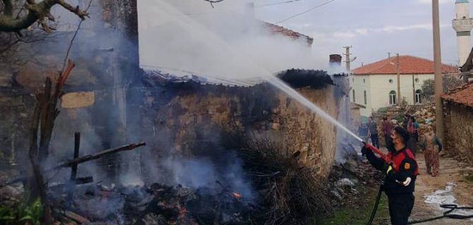 Saraycık’ta ev yangını